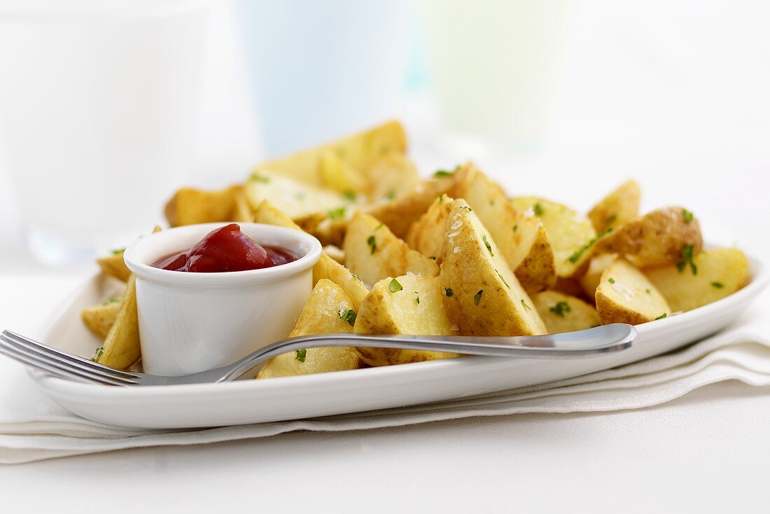 Potato Wedges mit Ketchup