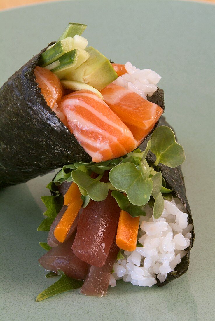 Two temaki with salmon and tuna