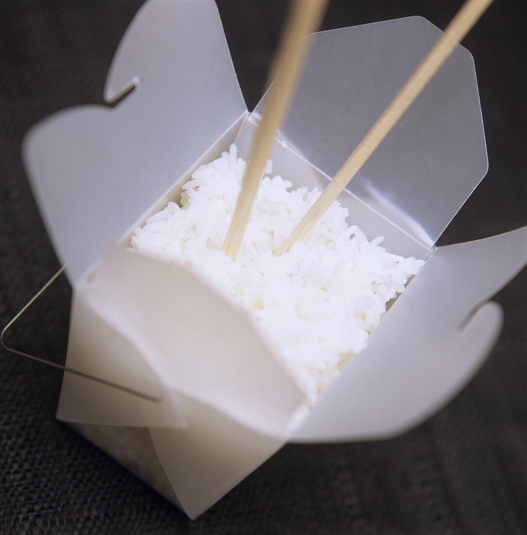 Gekochter Reis in Take-Away-Box
