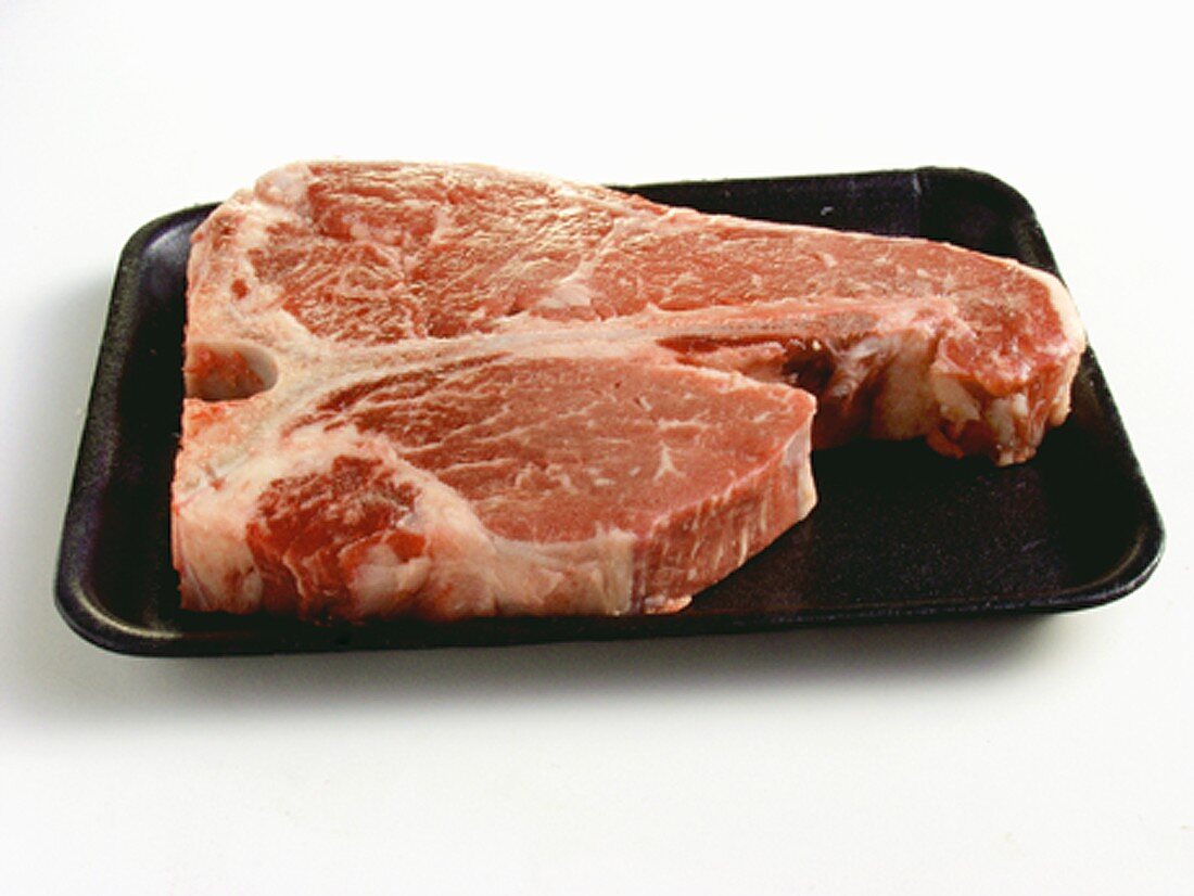 T-Bone-Steak auf Styroportasse