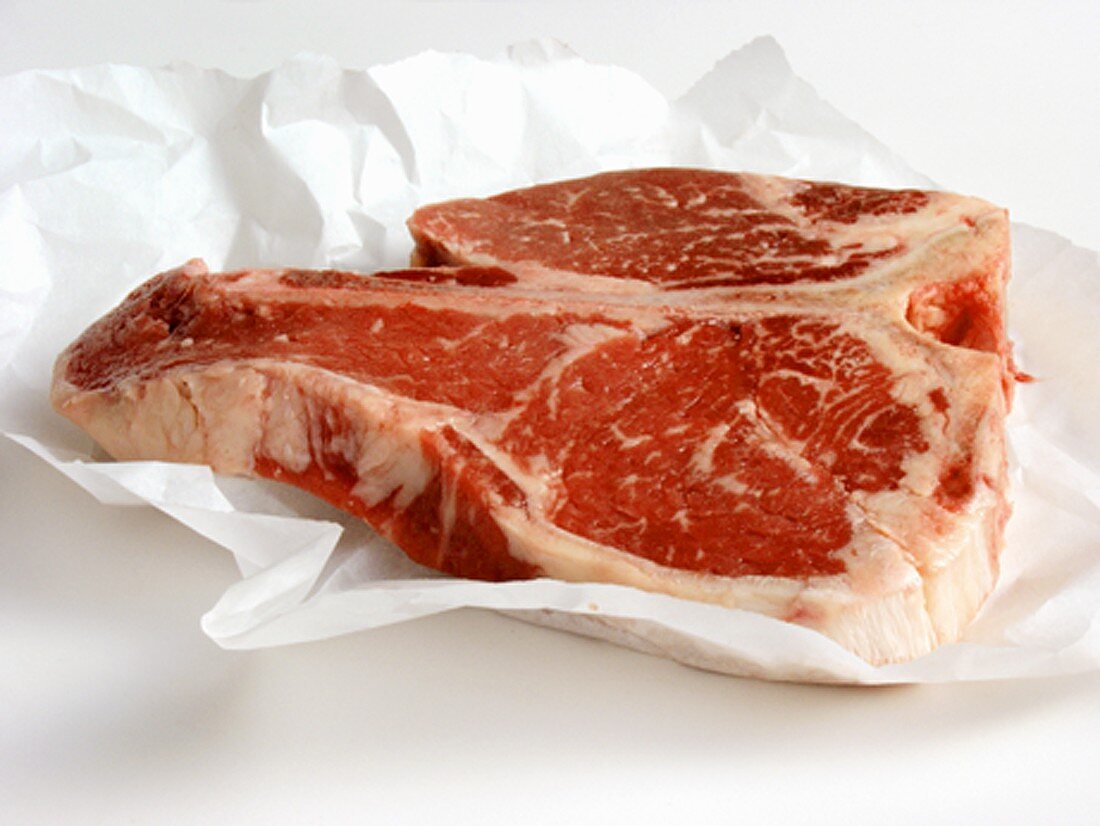 T-Bone-Steak auf Papier