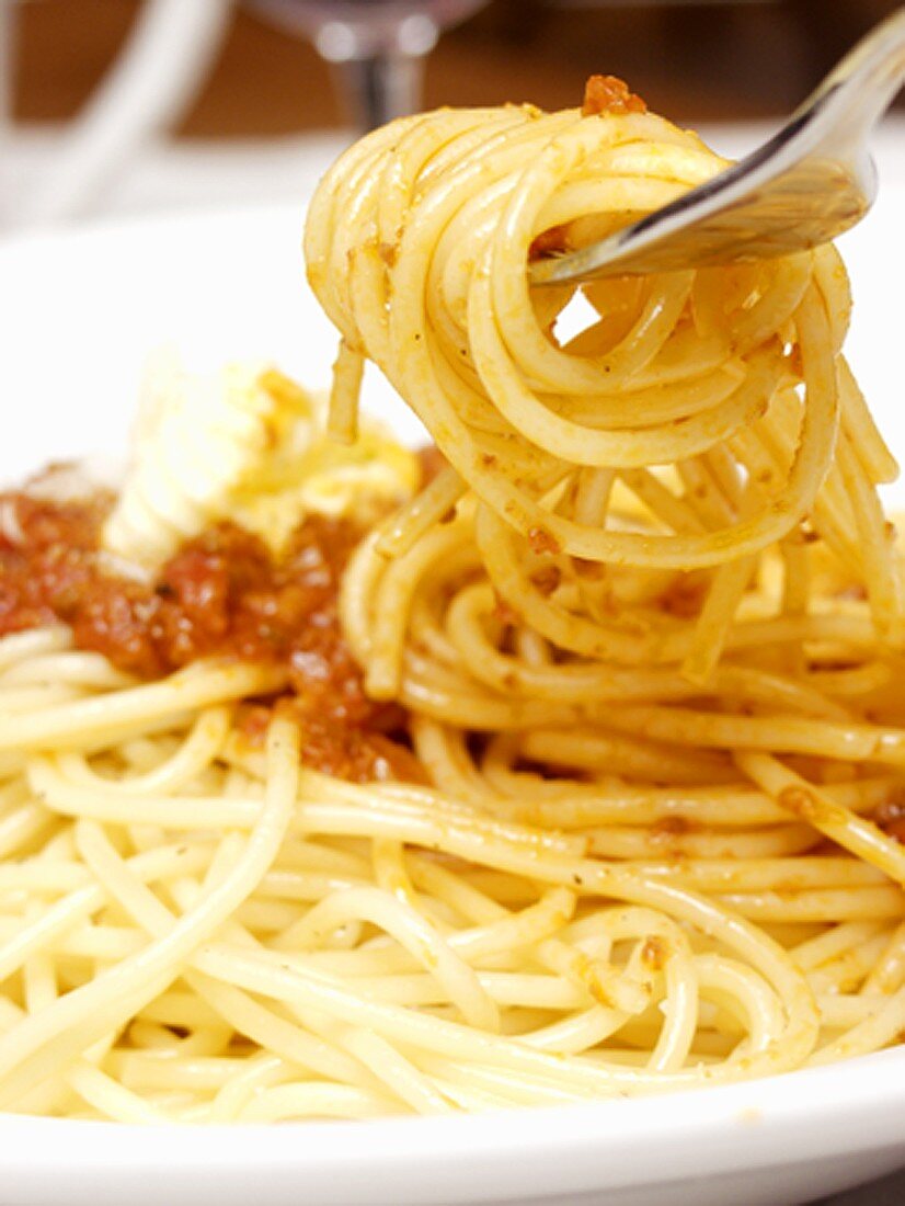 Spaghetti Bolognese auf Gabel