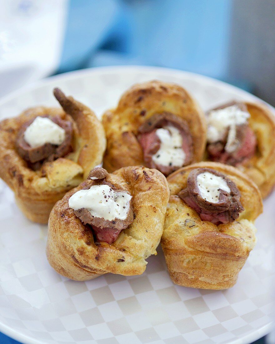 Yorkshire puddings with roast beef and creamed horseradish