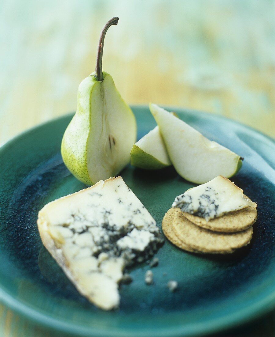 Roquefort, pear and crackers on a plate