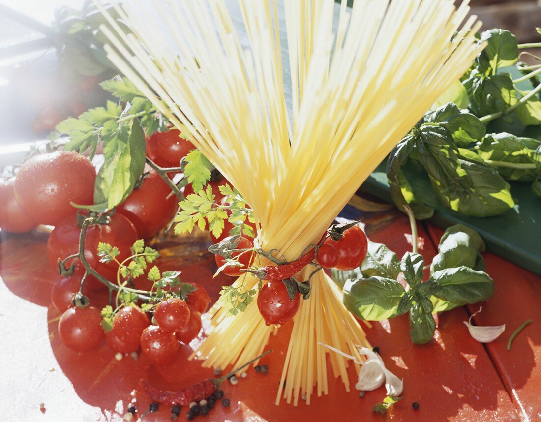 Spaghetti, tomatoes, herbs