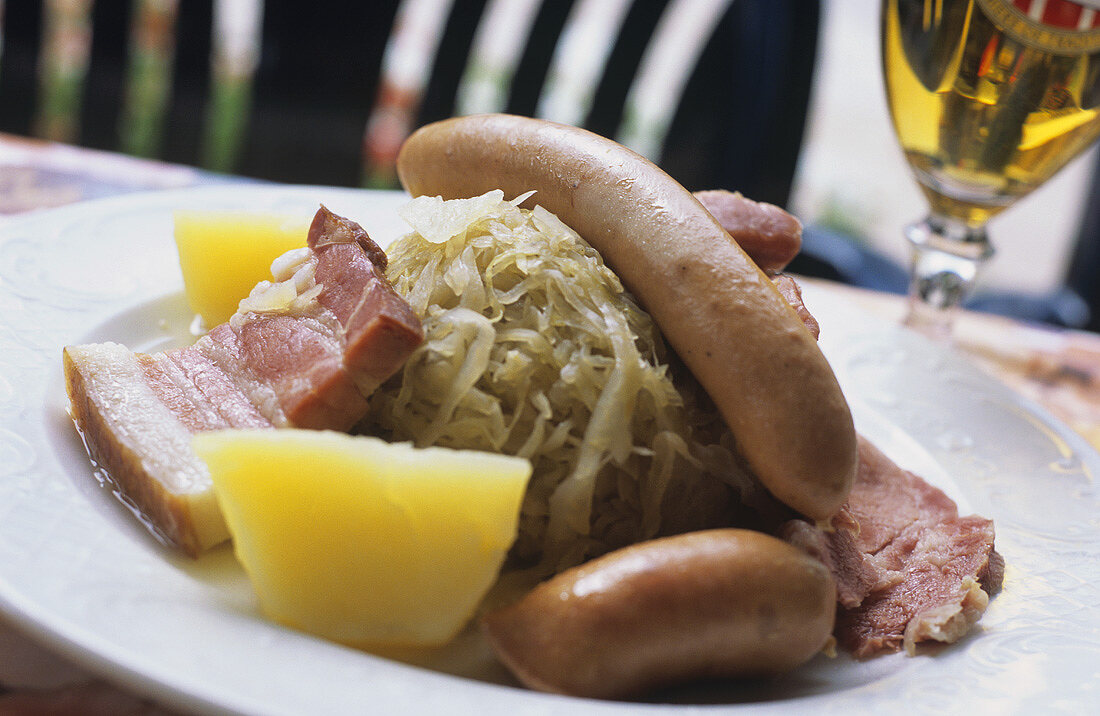 Choucroute garnie (Sauerkraut auf Elsässer Art, Frankreich)