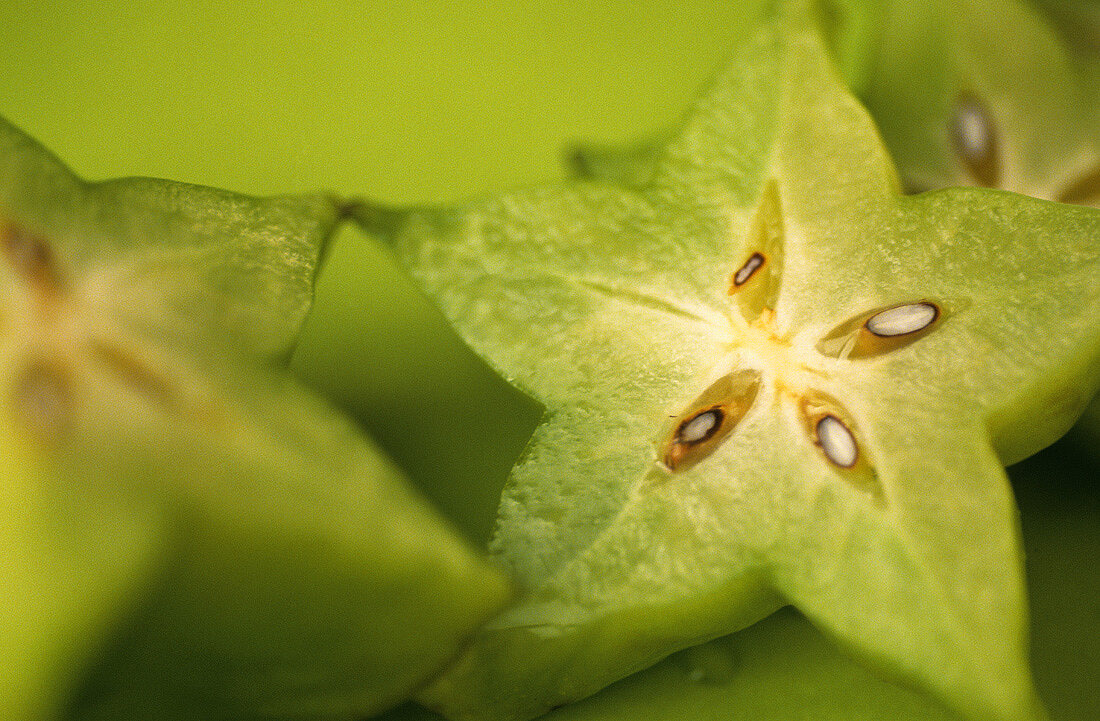 Carambola (star fruit), sliced