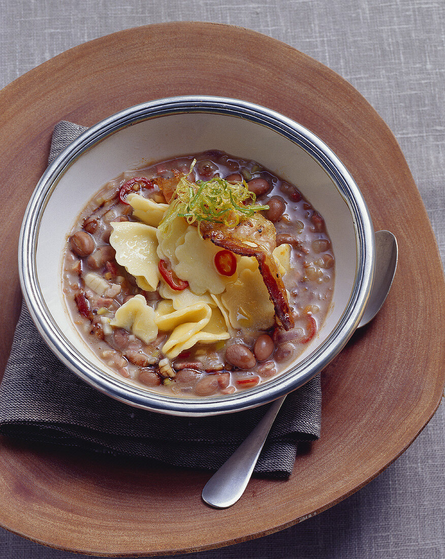 Pasta e fagioli (Bohnensuppe mit Nudeln, Italien)