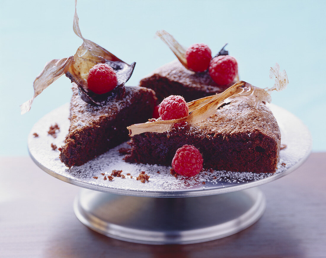 Torta di cioccolato (Chocolate cake with raspberries, Italy)