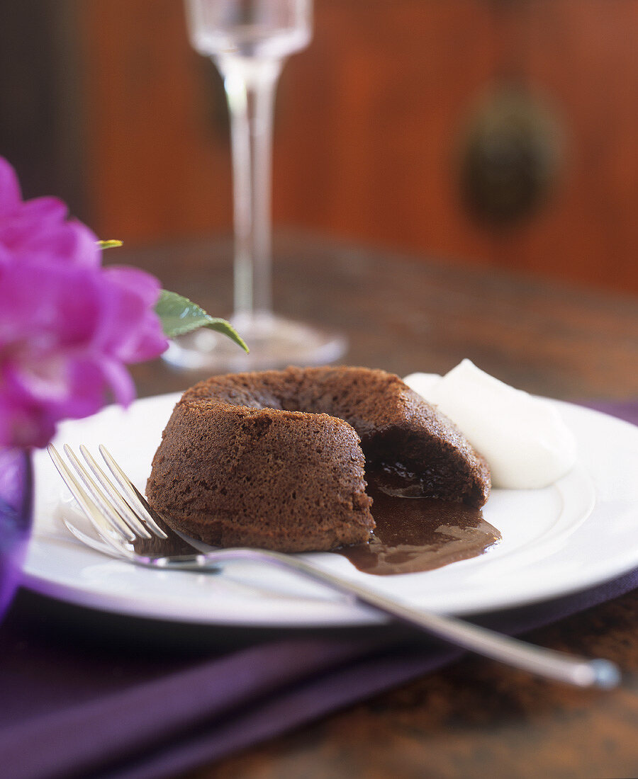 Chocolate pudding with cream