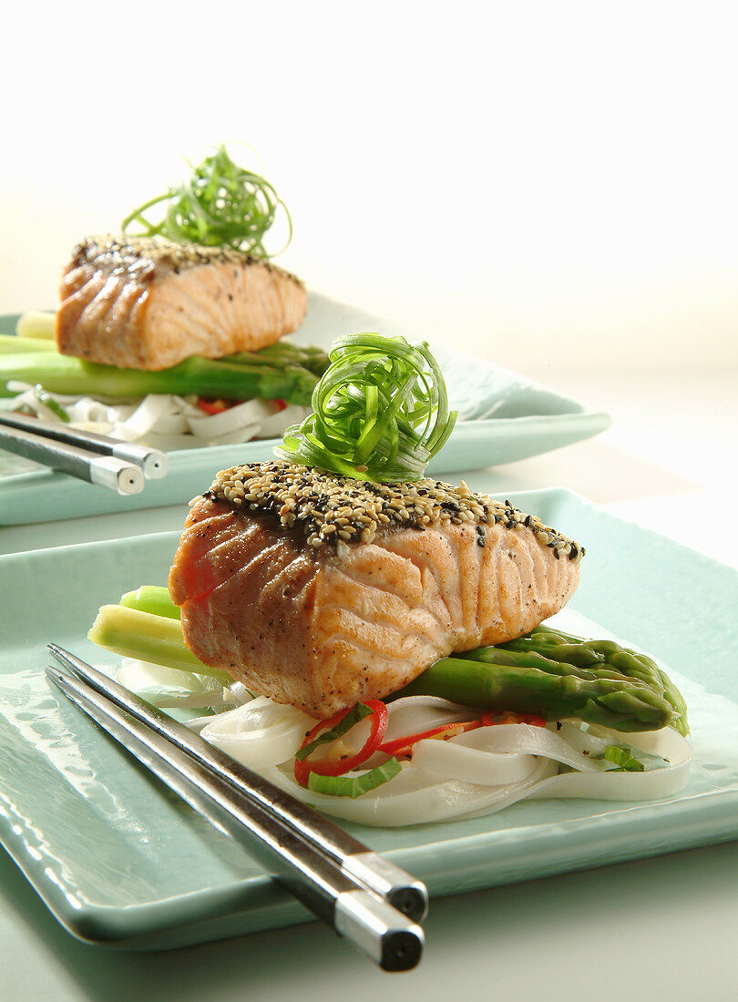 Salmon with sesame crust on asparagus and rice noodles
