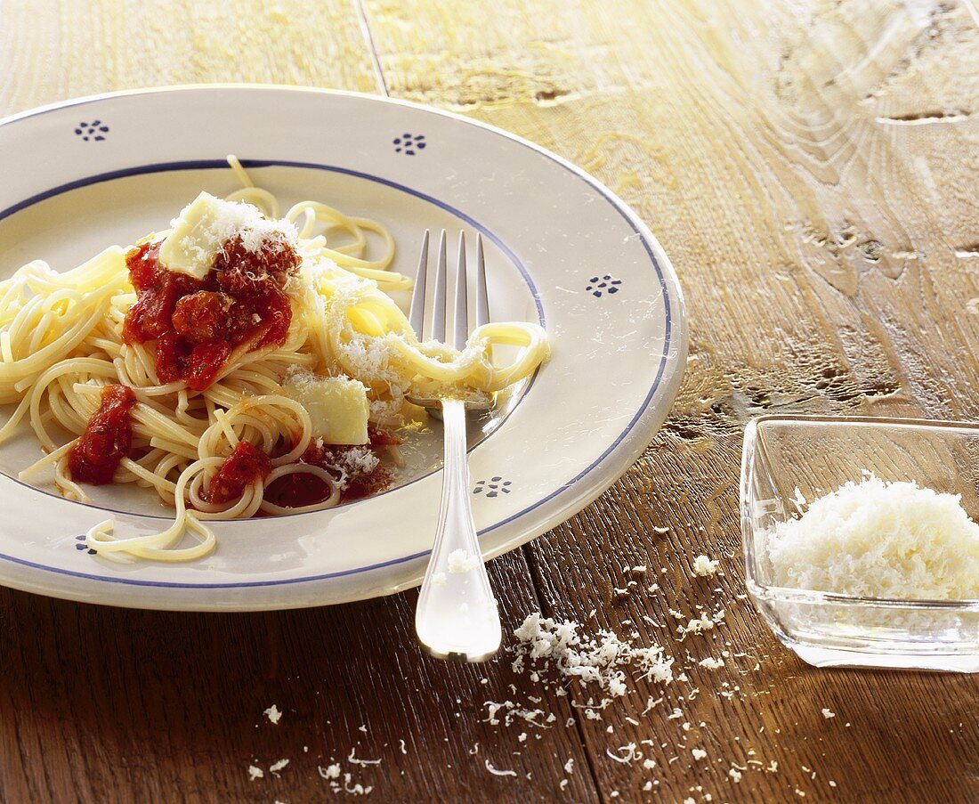 Spaghetti alla napoletana (Pasta with tomato sauce, Italy)