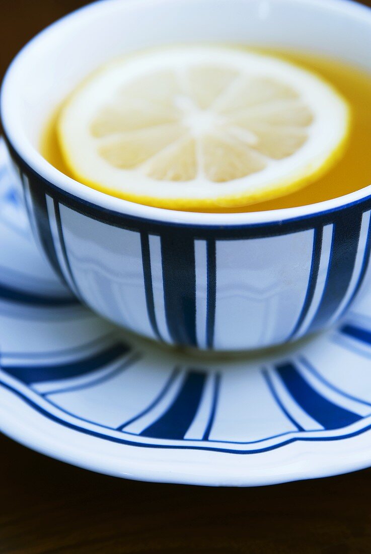 Englischer Tee mit Zitrone