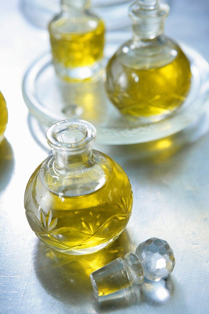Olivenöl in kleinen Fläschchen
