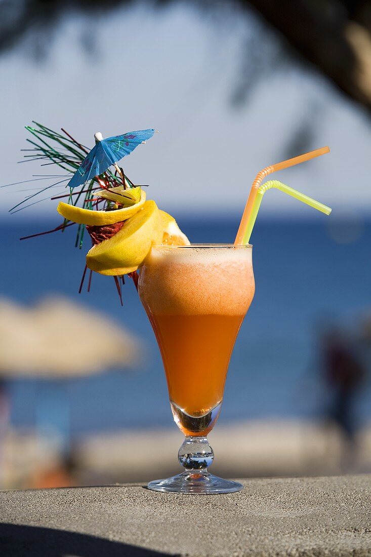 'Beach kiss' (Cocktail mit Wodka und Pfirsich)