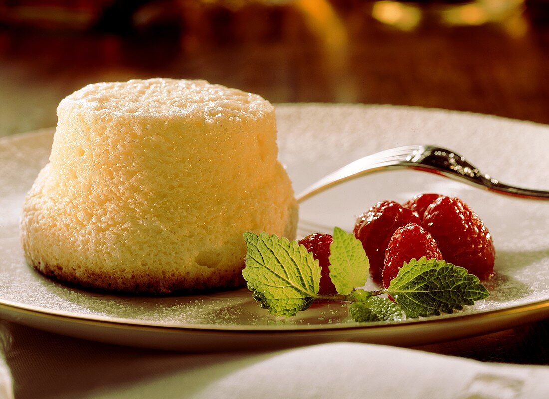 Grießsouffle mit Himbeeren