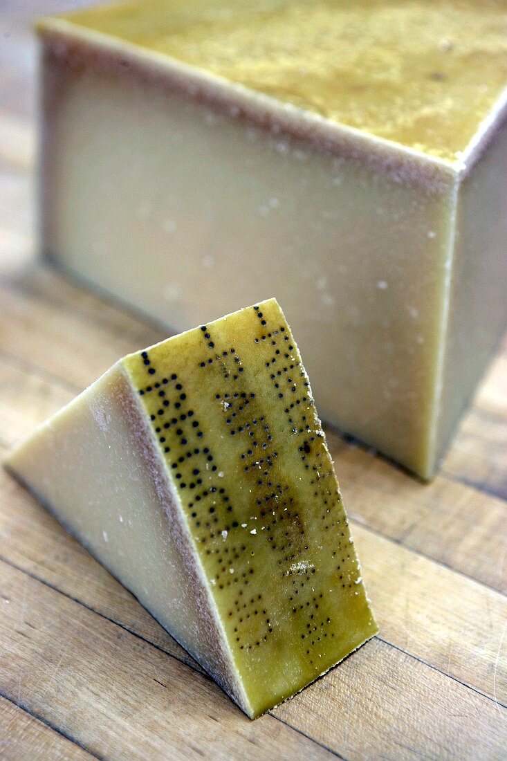 Large and small pieces of Parmigiano reggiano