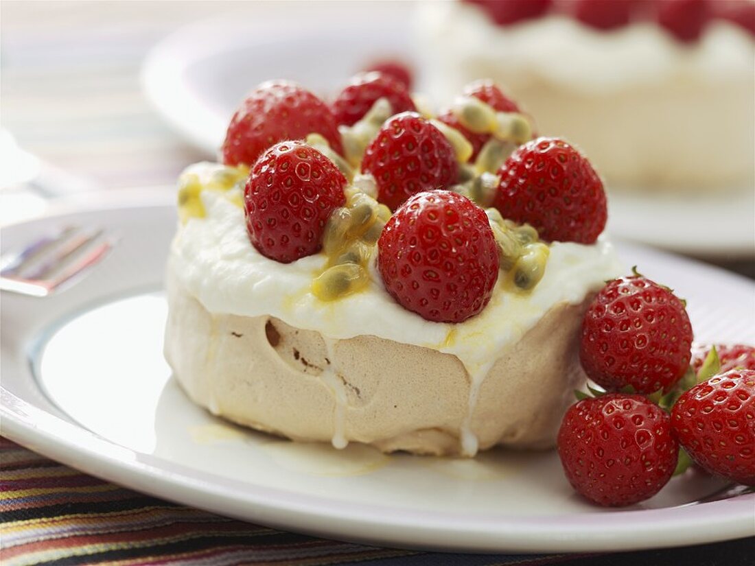 Pavlova (Meringue dessert with fruit, Australia)