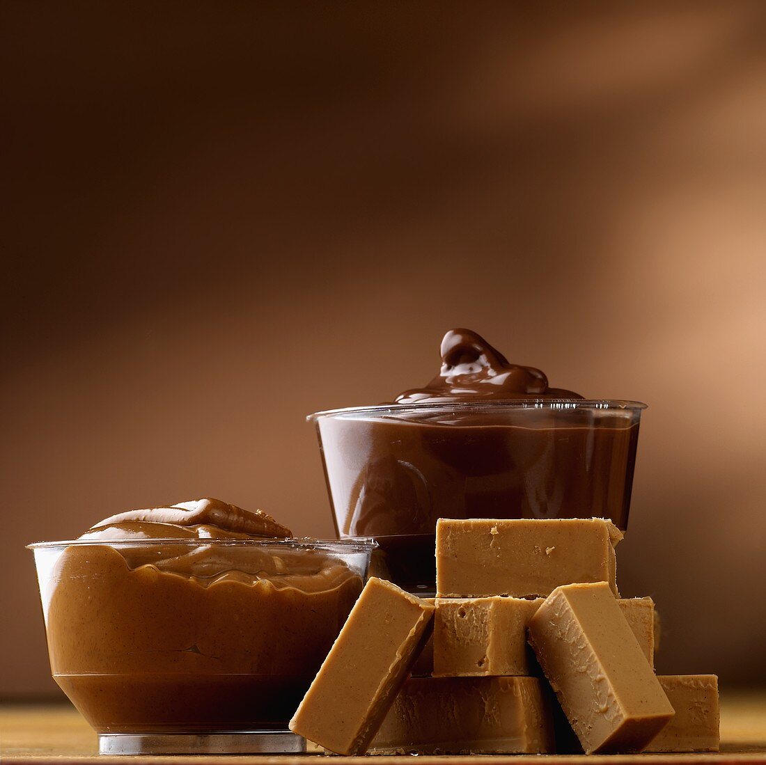 Dark and light caramel in dishes with caramel sweets