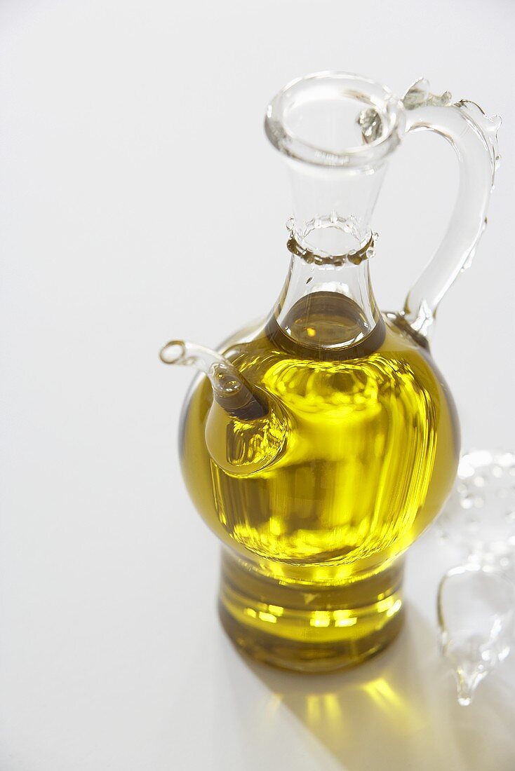 Olivenöl in einer Karaffe