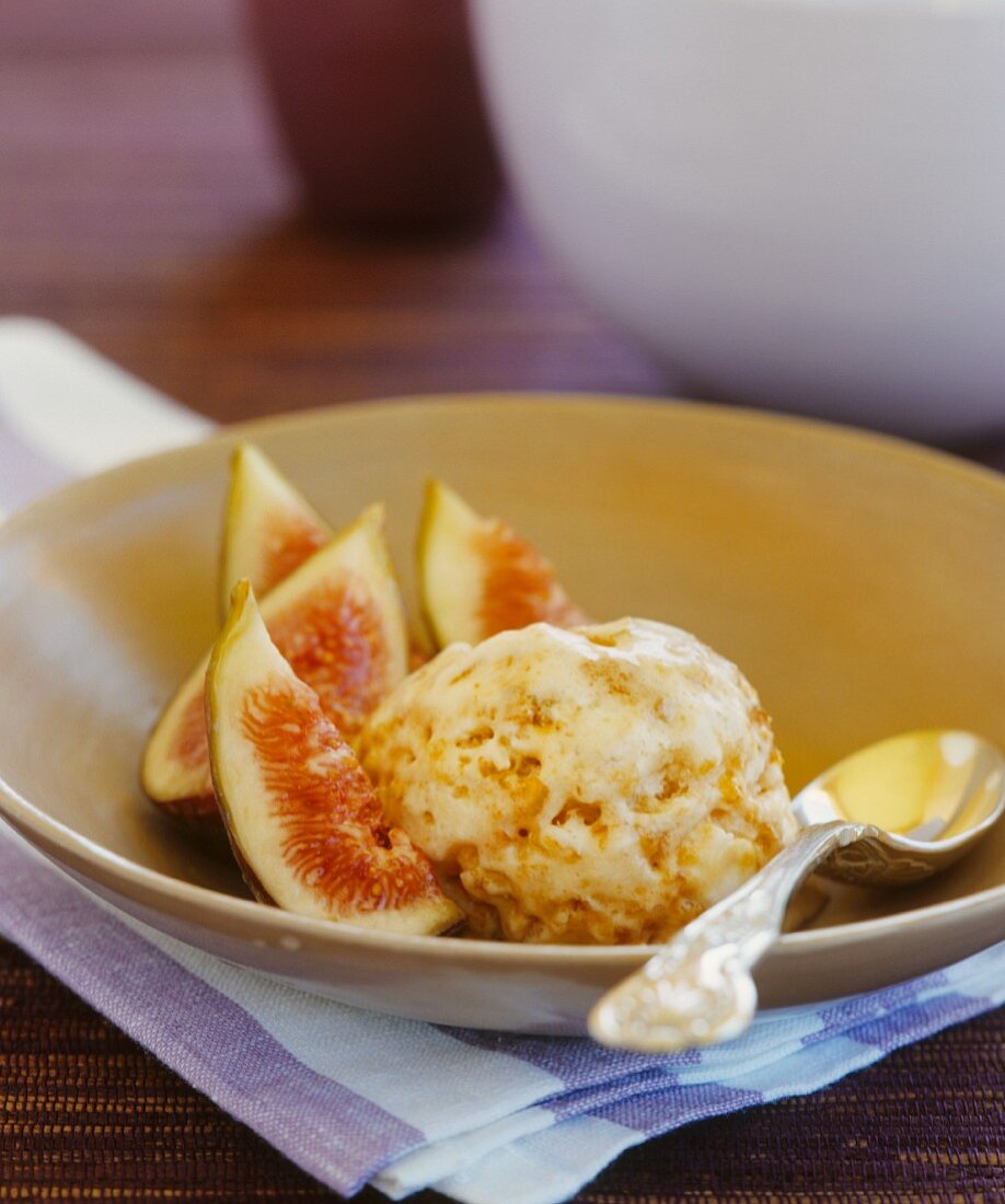 Honey and nut ice cream with fig
