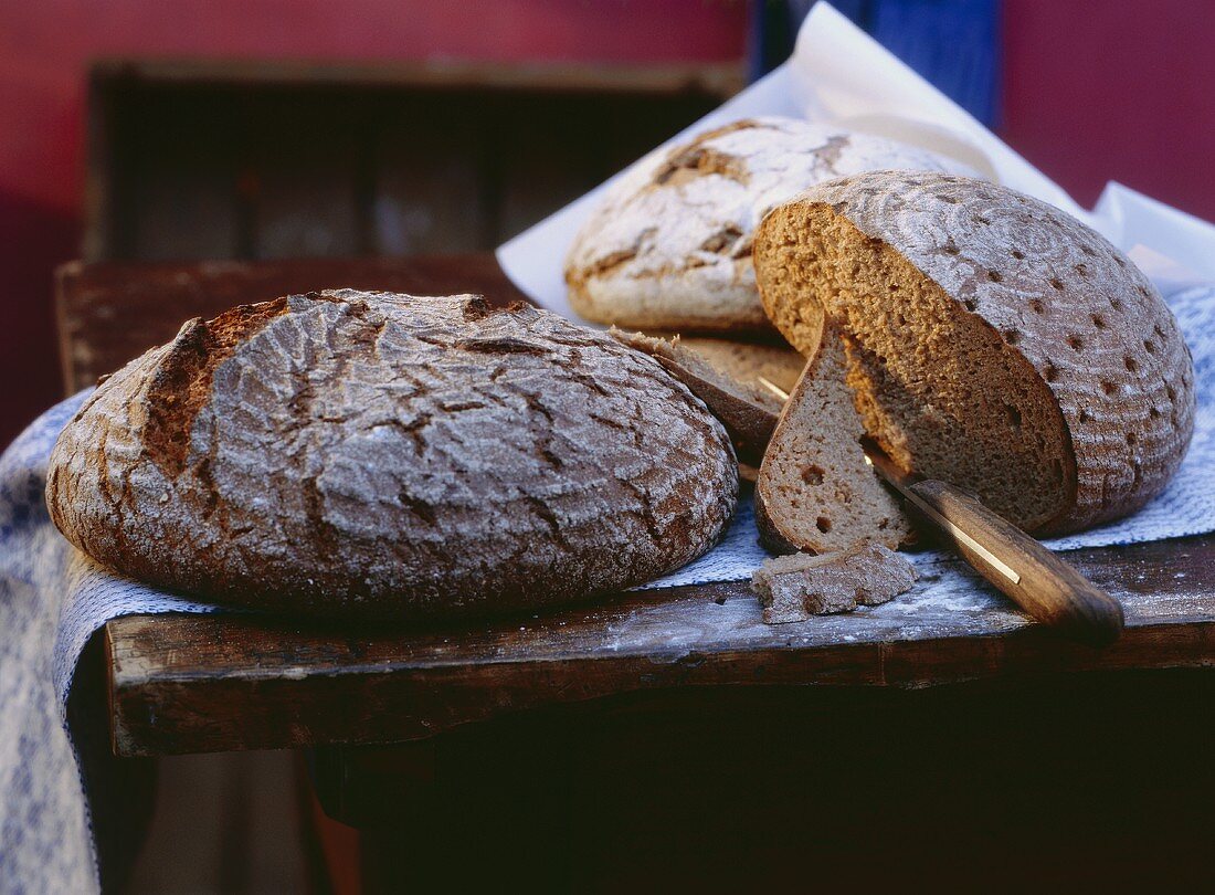 Two Coarse Rye Breads whole & cut