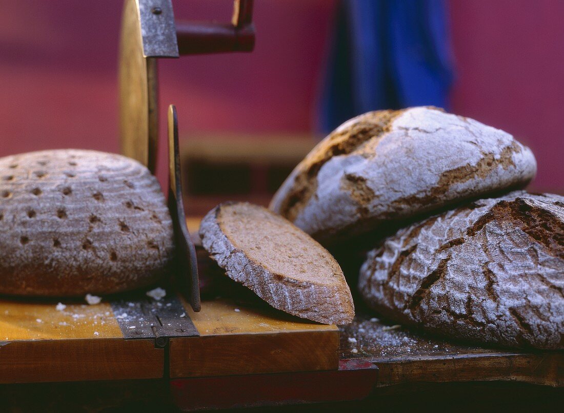 Coarse Rye Bread & Bread Slicer