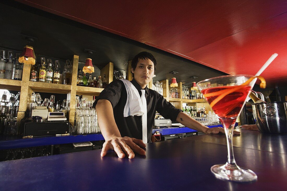 Cocktail und Barkeeper