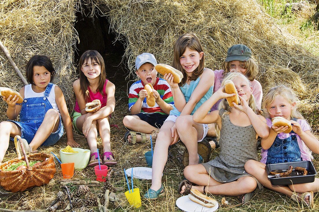 Kinder beim Picknick