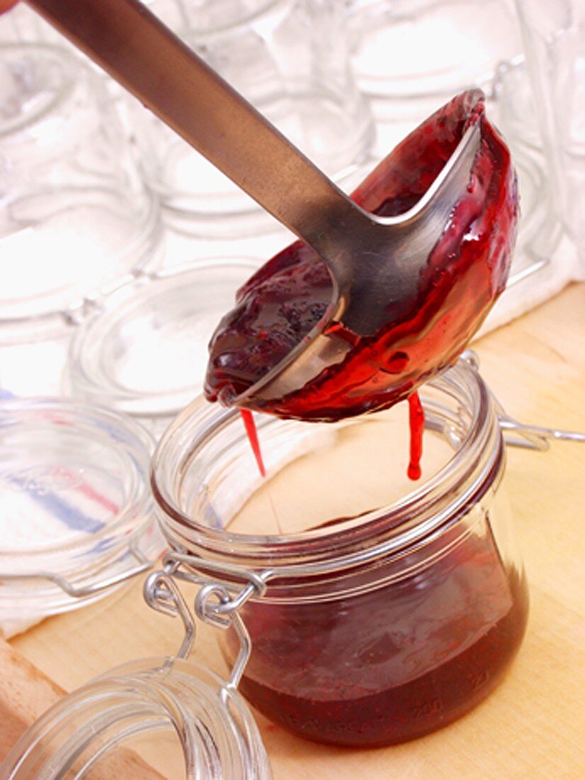 Potting cherry jam