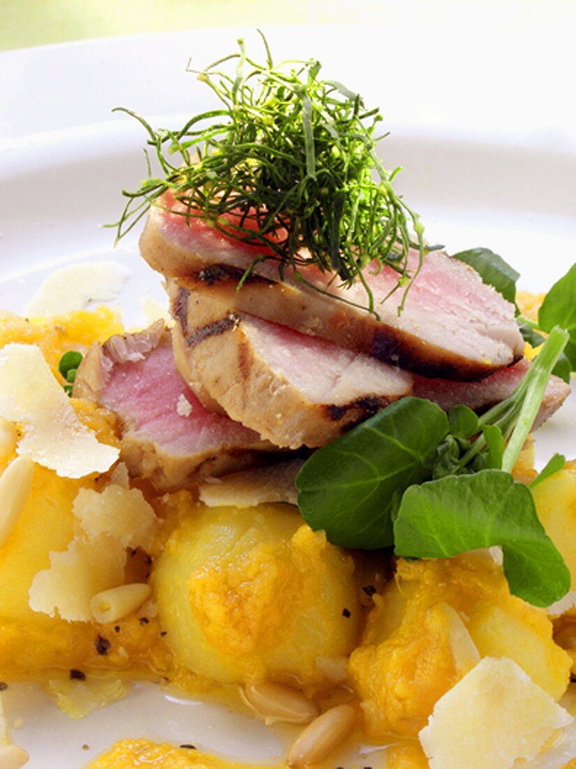 Thunfisch mit Zitronengras auf Kartoffelsalat
