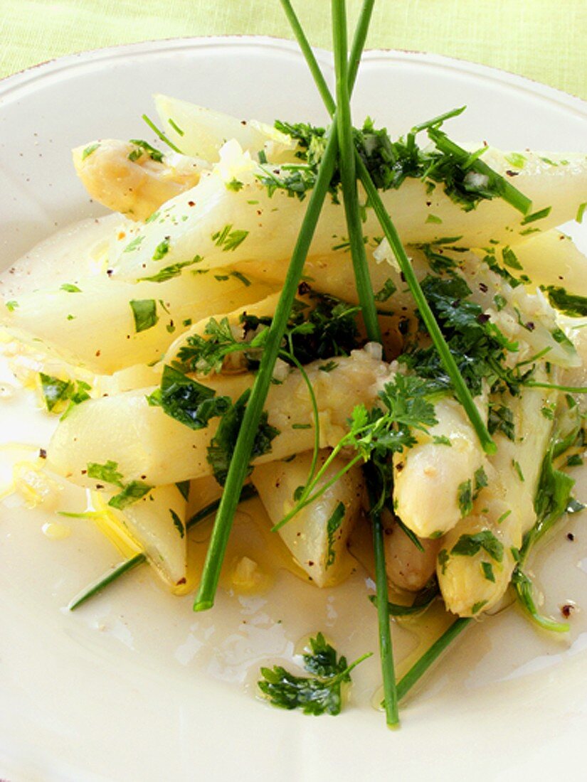White asparagus salad with herbs