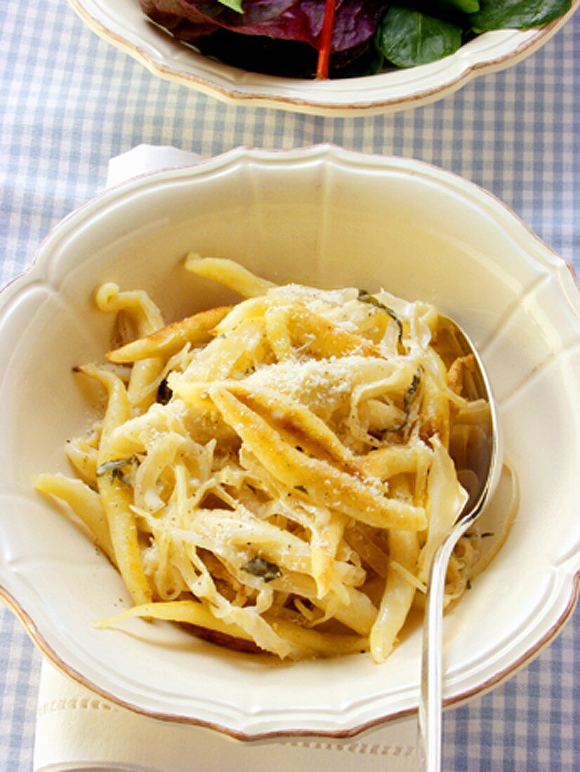 Potato noodles with white cabbage and cream sauce