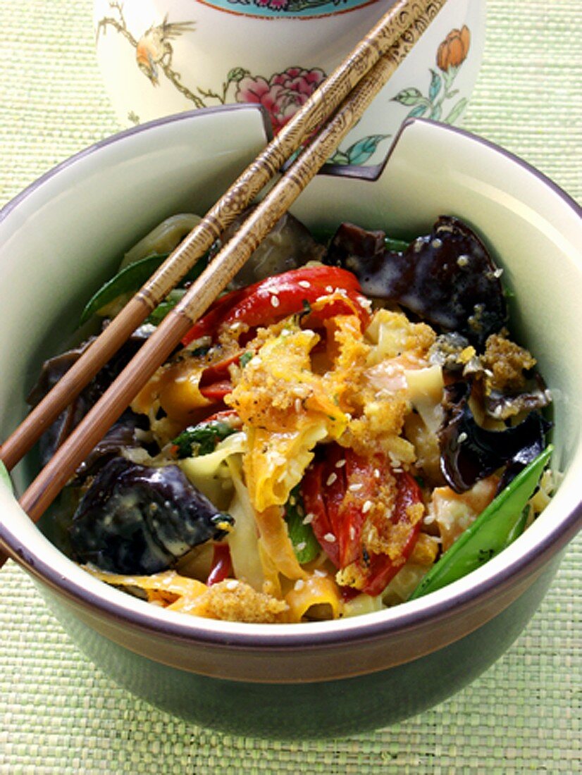 Asiatische Nudeln mit Gemüse