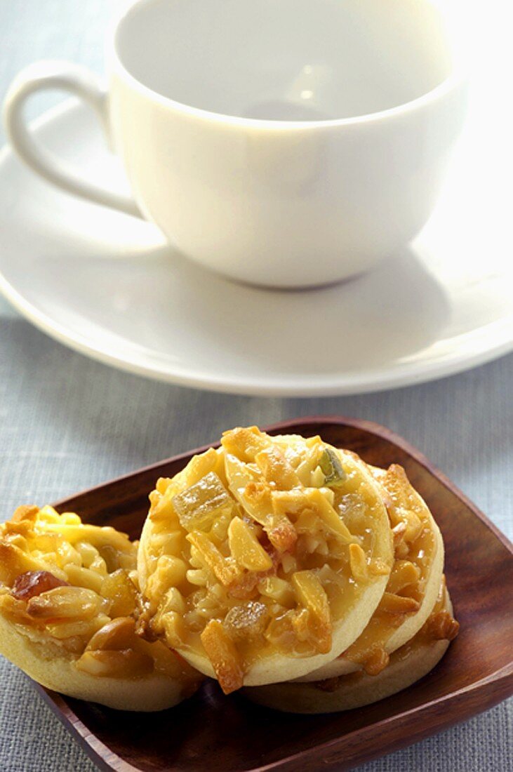 Florentines in front of coffee cup