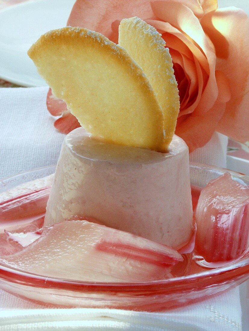 Strawberry and rhubarb flan with wafers; rose