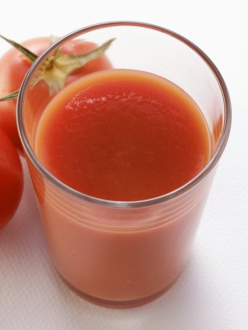 Ein Glas Tomatensaft