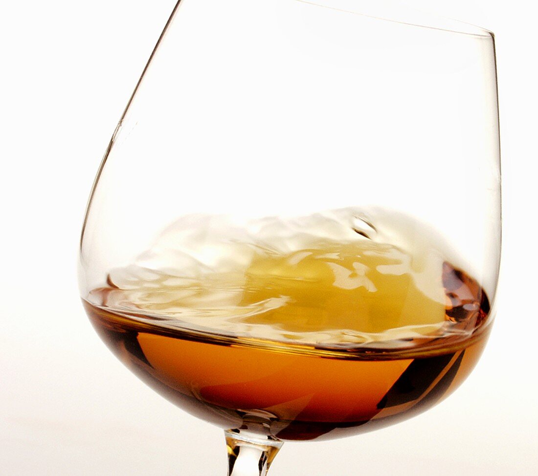 Cognac im Glas schwenken