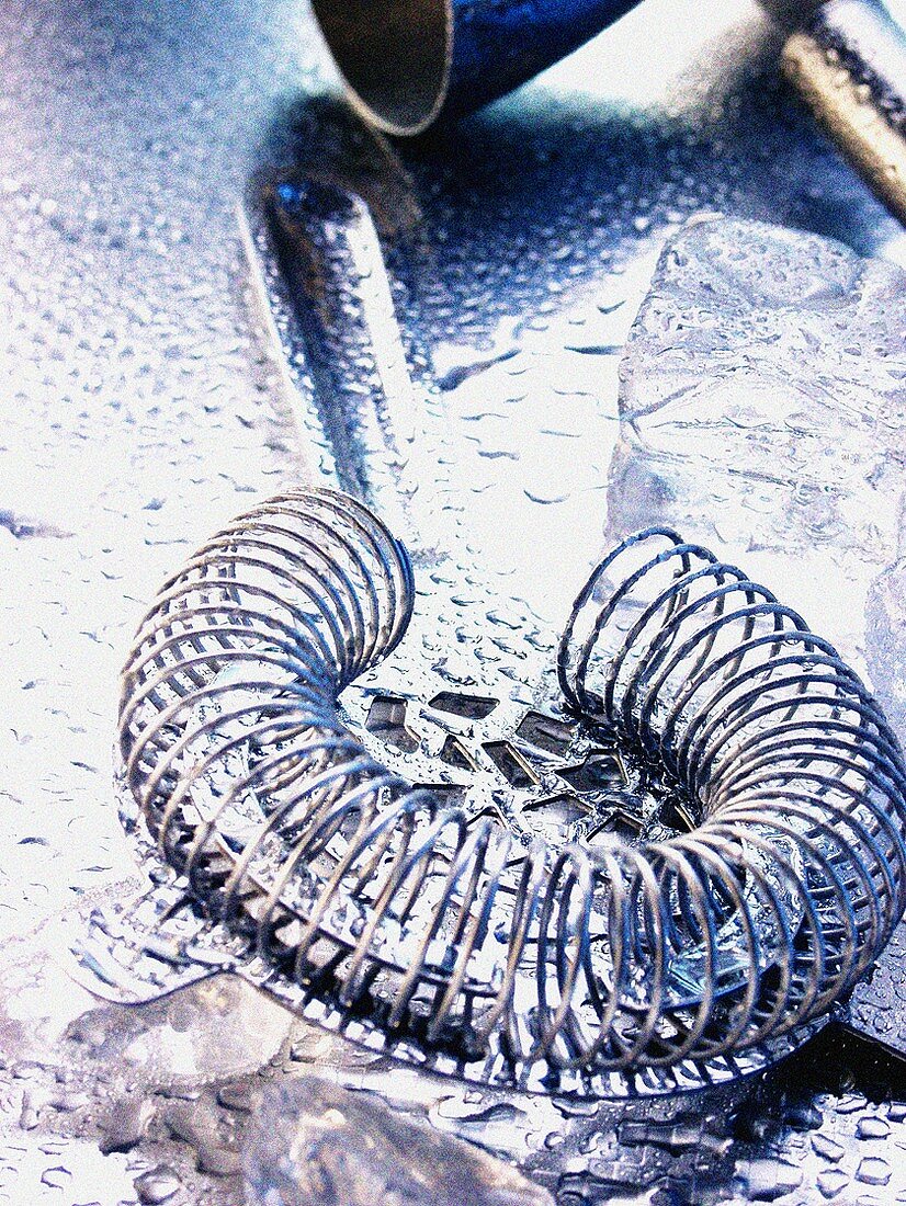 Bar strainer and ice cubes