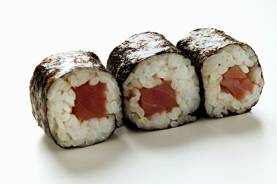 Maki-Sushi mit Thunfisch