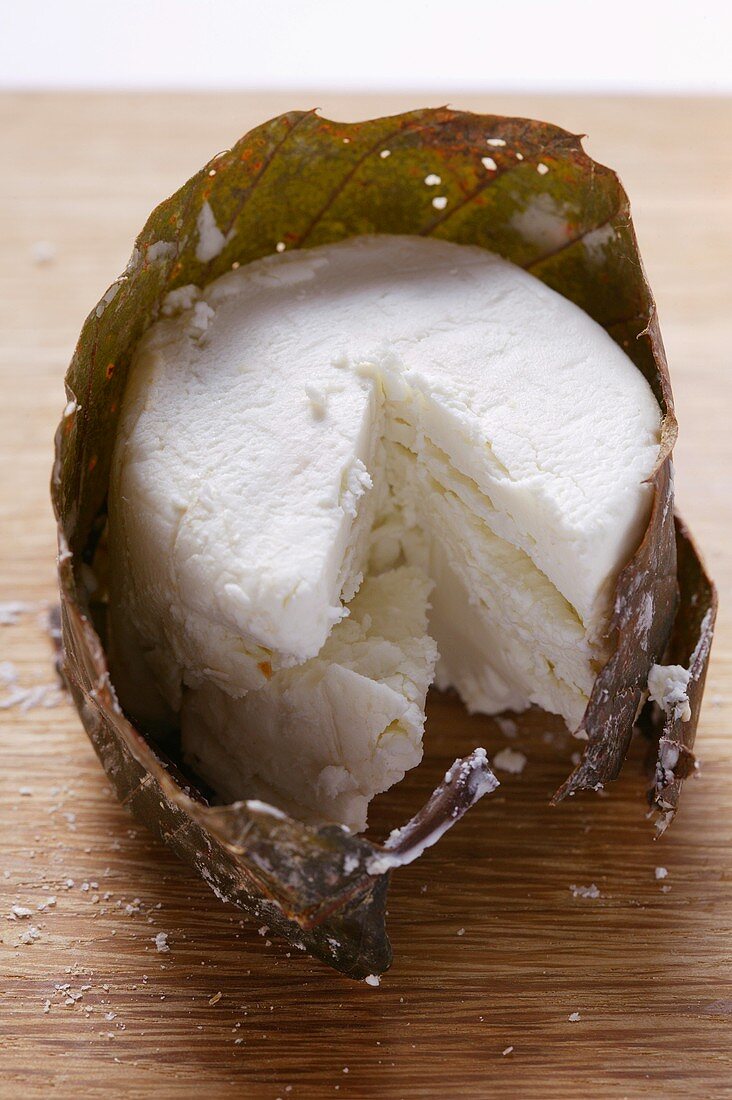 Goat's cheese in chestnut leaf