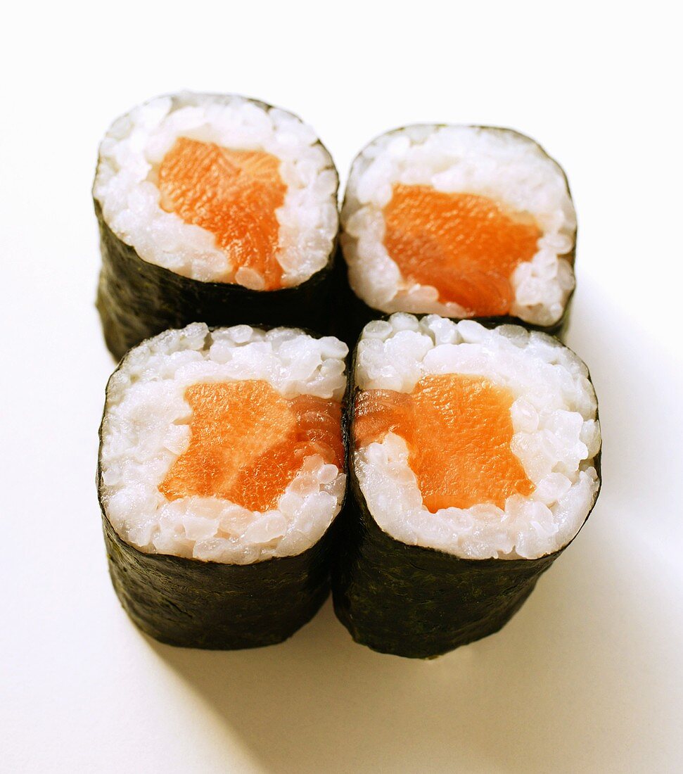 Maki-Sushi mit Lachs