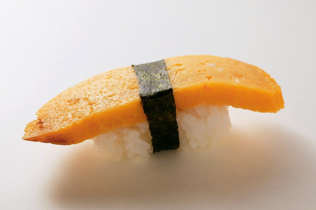Nigiri-Sushi mit Ei