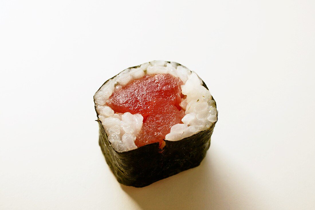 Maki-Sushi mit Thunfisch