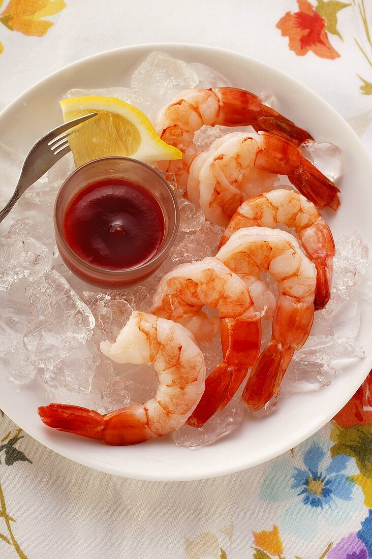 Shrimps with lemon and tomato dip