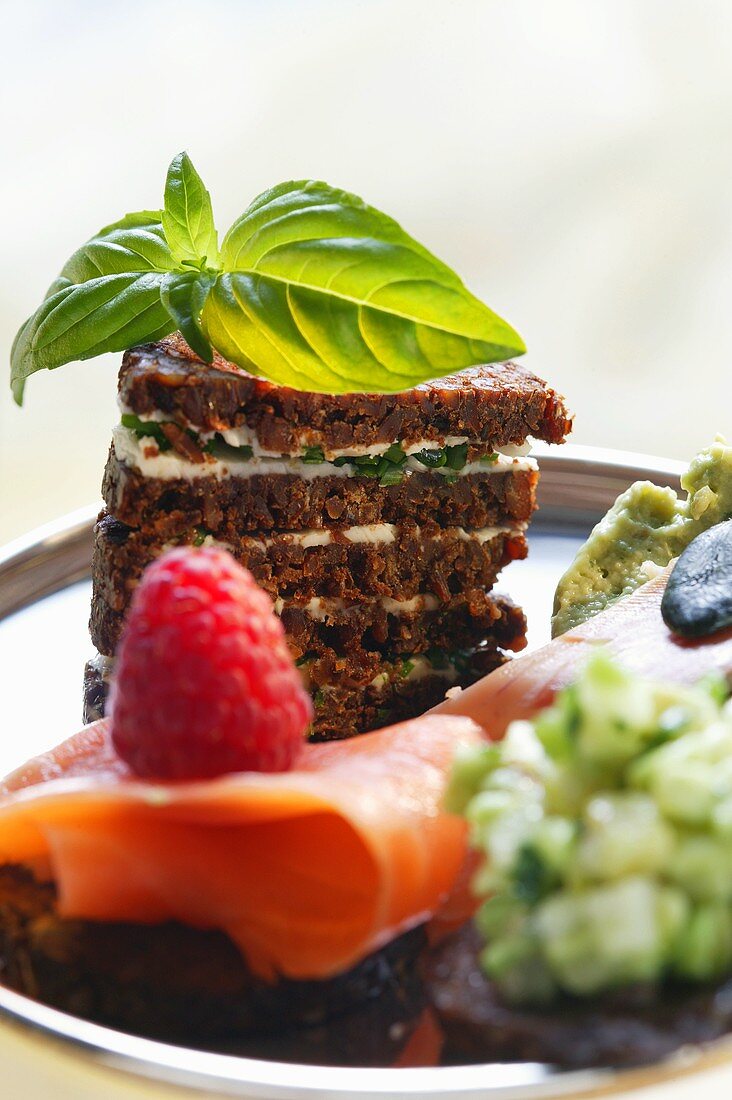 Pumpernickel snacks with salmon, soft cheese and avocado