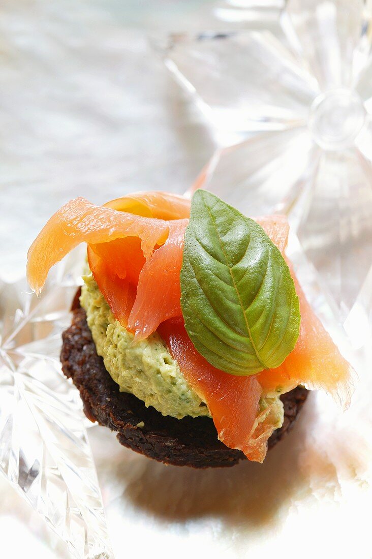 Pumpernickel rounds with salmon and basil
