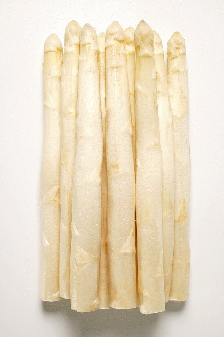 White asparagus spears with drops of water