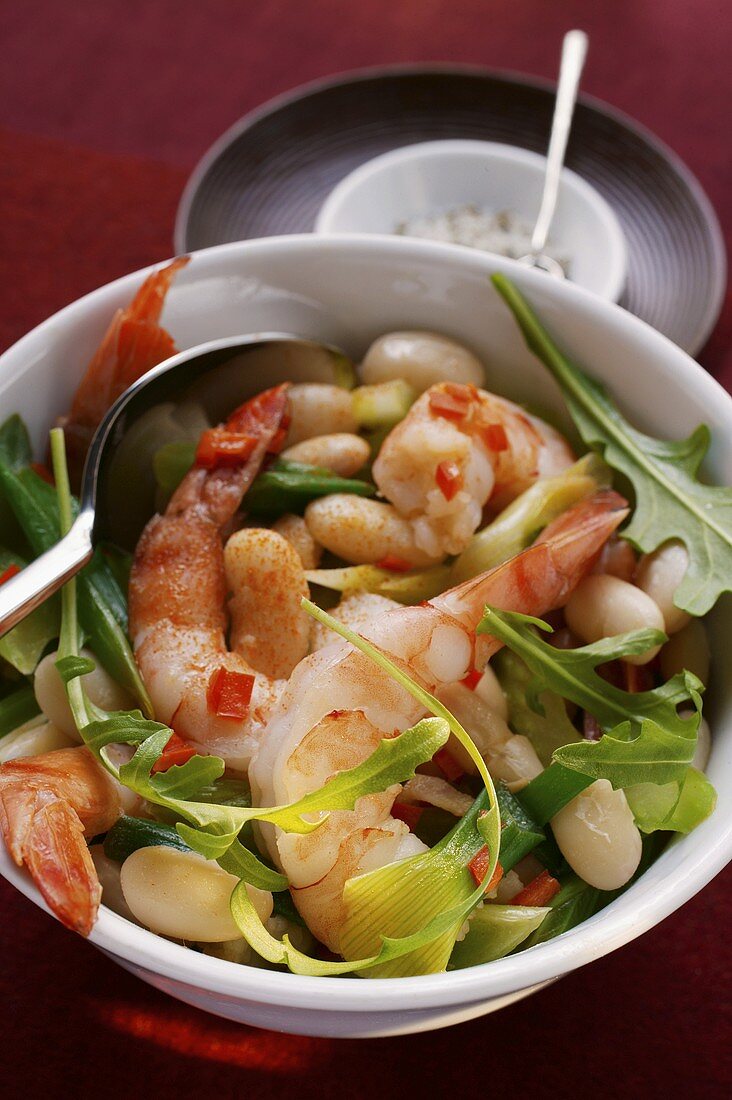 Bohneneintopf mit Garnelen und Rucola