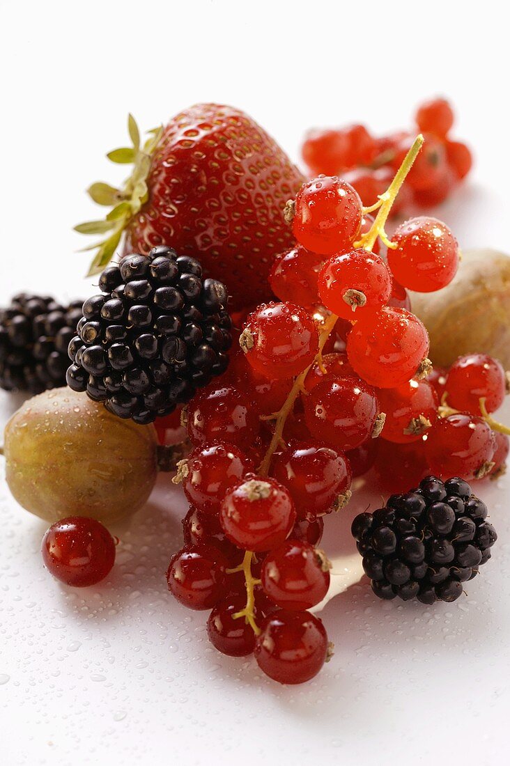 Frische Beeren mit Wassertropfen